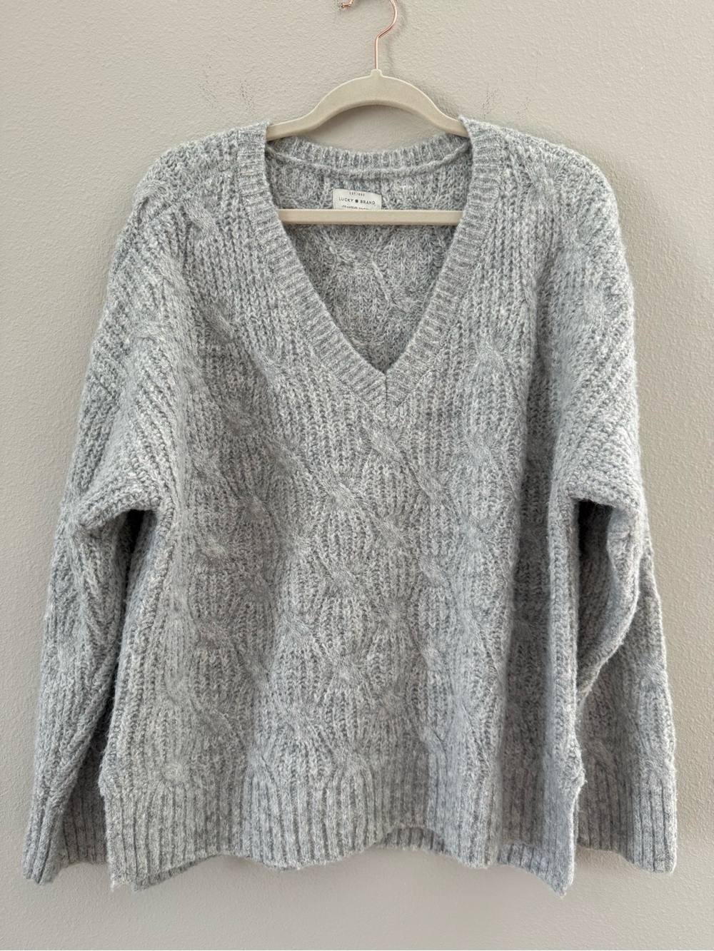 Lucky Brand Cozy V-Neck Cable Knit Sweater in Light Gray Large